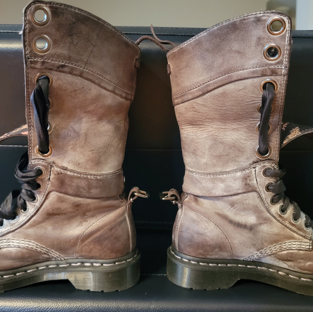Dr. Martens Triumph 1914